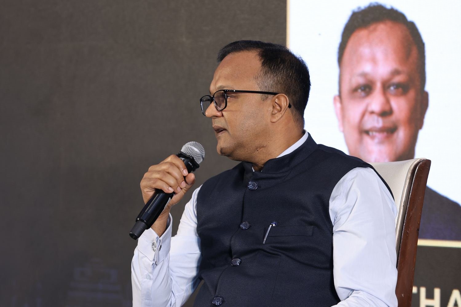 मंच से संवाद